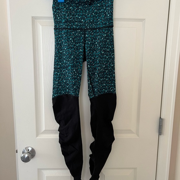 Lululemon bundle of leggings and tops - Picture 2 of 9